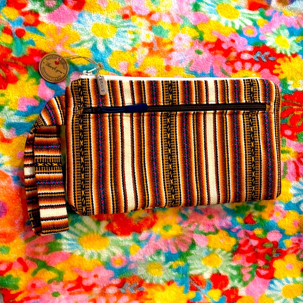 Wristlet purse